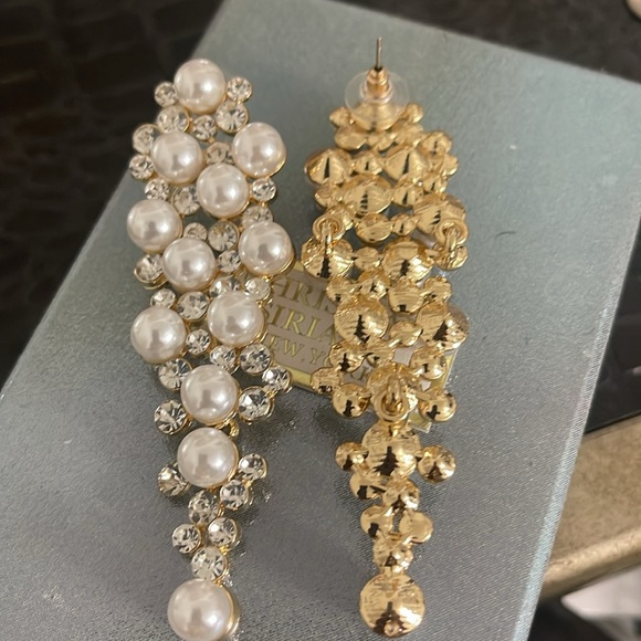 lovely pair of Christian Siriano earrings - Picture 2 of 2